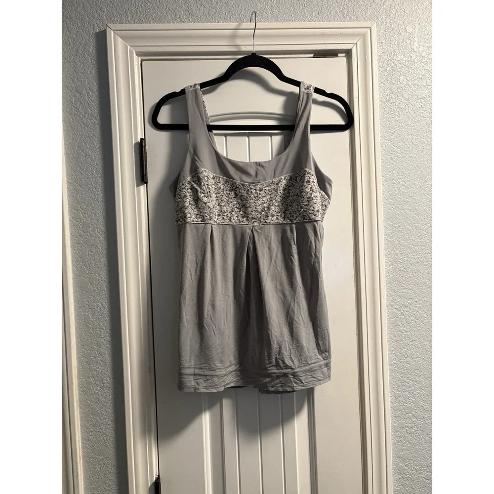 Lululemon Tank Top Womens 10 Grey Floral Empire Waist Pleated Activewear